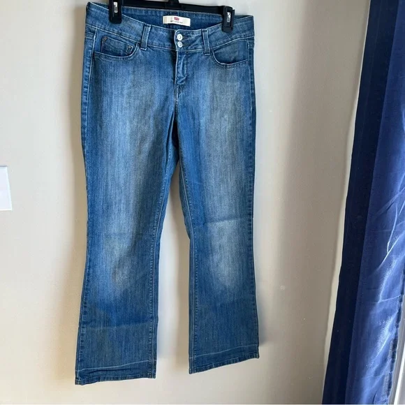 Levi’s 526 Slender Boot Jeans Size 6 - Picture 2 of 8
